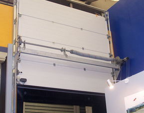 智能工業門 工業提升門、門板與配件的集成創新